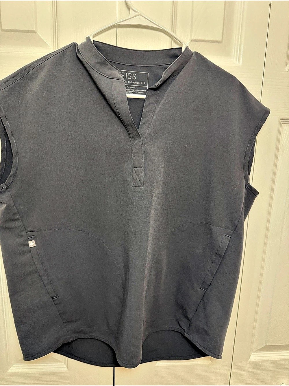 FIGS Charcoal Grey SET (TOP + BOTTOM)